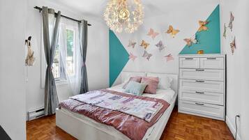 5 bedrooms, iron/ironing board, WiFi, bed sheets