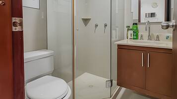 Apartemen | Kamar mandi | Handuk, sabun, dan tisu toilet