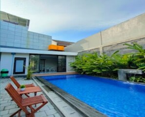 Pool - Cozzy Penny House Private Pool (BATU)