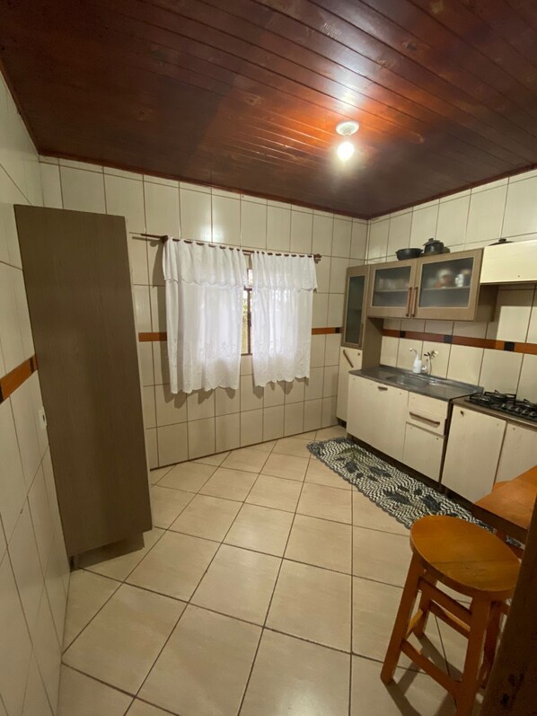 Private kitchen - Super cozy house in Lages. (Lages)