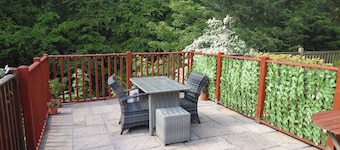 Quirky Cottage On The River in Beautiful Llanidloes