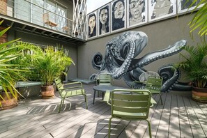 Outdoor dining - New Apartments La Condesa by VIATO (Ciudad de México)