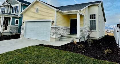Charming 3-bedroom house in marvelous Stansbury Park with AC