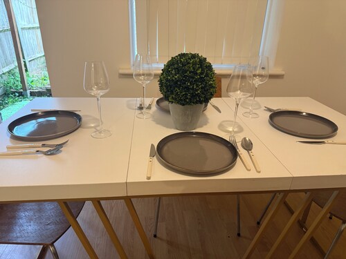Entire 2-Bed House with free Parking and Near Oxford City Centre