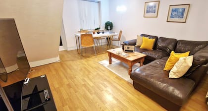 Entire 2-Bed House with free Parking and Near Oxford City Centre