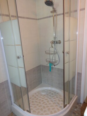Dusche, Handtücher, Seife, Toilettenpapier