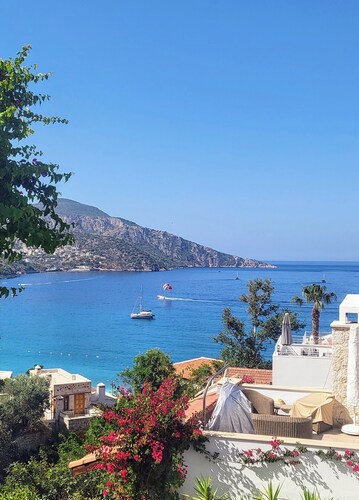 EV In the Heart of Kalkan: Cozy House with Sea View Terrace, 3-Min Walk to Beach