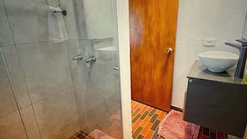 Deluxe House, Patio, Garden View | Bathroom
