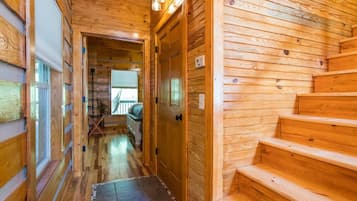 Chalet (3 Bedrooms) | Interior