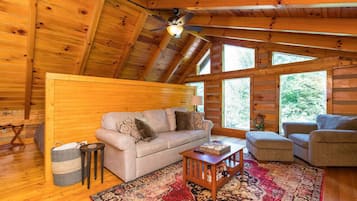 Chalet (3 Bedrooms) | Interior