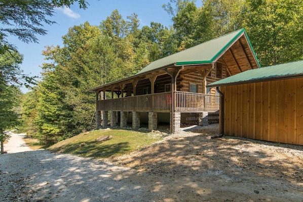 Chalet (3 Bedrooms) | Front of property