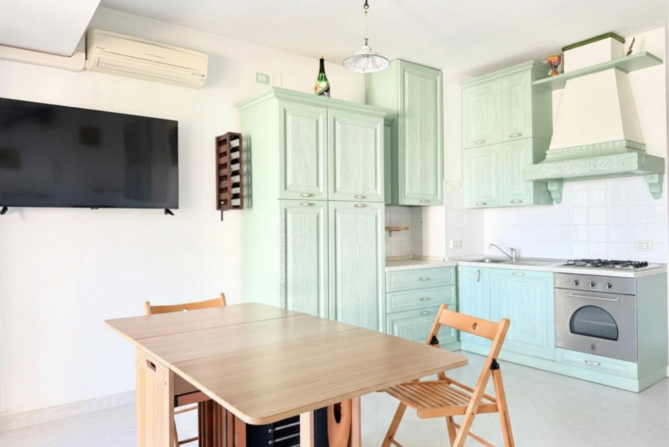 Fridge, dishwasher