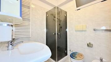 Shower, bidet, towels