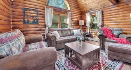 Secluded Log Cabin With Hot Tub, Fire Pit, Game Room
