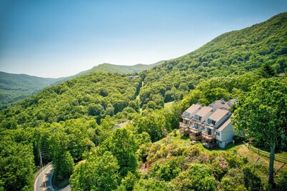 Top Of Seven 2BR - Amazing Grandfather Mtn Views From This Updated Condo