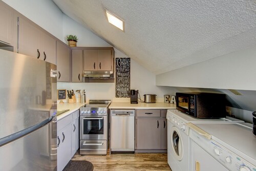 Top Of Seven 2BR - Amazing Grandfather Mtn Views From This Updated Condo