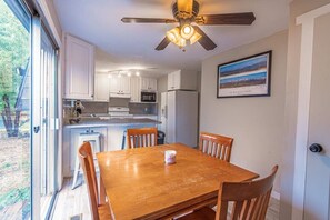 Interior - 1507 Mulberry (Sandy)
