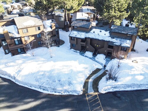 Mountain Condo Spa Pool and Ski Shuttle Access