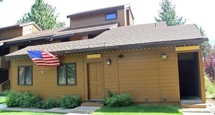 Mountain Condo Spa Pool and Ski Shuttle Access
