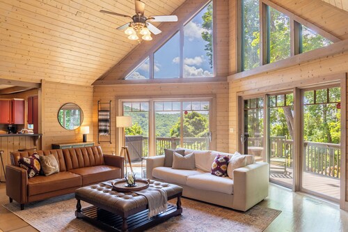 Queen Ridge Cabin - Great Views, Secluded, hot Tub, Fire pit
