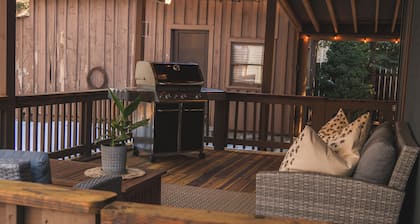 Deer Lick Lodge - Walk to Ponderosa, Pet-Friendly, 5-Star Family Stay