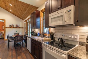 Interior - Carolina Wren Cottage (Blowing Rock)