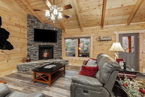 Deer Ridge Nearby to Ski, 3BR - King
