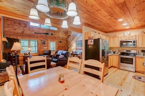 Interior - Kaylee's Kabin 2BR log Cabin Located in Valle Crucis (Vilas)