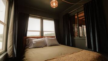 3 bedrooms, travel crib, free WiFi, bed sheets