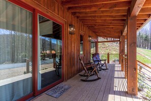 Interior - Hook Wine and Sinker at Eagles Nest (Banner Elk)