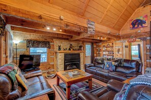 Interior - Bridgepoint Cabin Walk to Watauga River, hot Tub, Play in the Yard (Vilas)