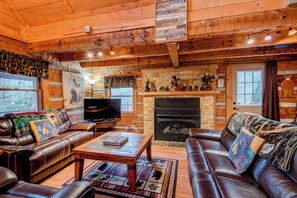 Interior - Bridgepoint Cabin Walk to Watauga River, hot Tub, Play in the Yard (Vilas)