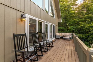 Interior - Sky High Chalet Blowing Rock Home With hot Tub, Pool Table, Bunk Room, and Fire pit (Blowing Rock)