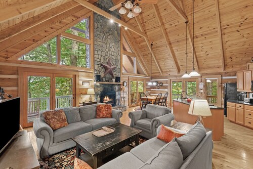 Farallon - Cozy Cabin With hot Tub, Fire Pit, Wood Fireplace