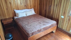 Economy Shared Dormitory | Free WiFi - El Rey Hostel Monteverde Downtown (Monteverde)