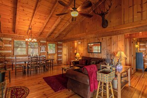 Interior - 1 Million Dollar View Hot Tub, Theater Room, Pool Table, Air Hockey 10min to Banner Elk (Banner Elk)
