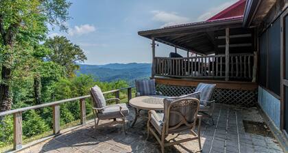 1 Million Dollar View Hot Tub, Theater Room, Pool Table, Air Hockey 10min to Banner Elk