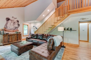 Interior - Paws A While - Hot Tub, Pool Table, Firepit (Blowing Rock)