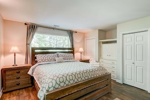 Interior - Paws A While - Hot Tub, Pool Table, Firepit (Blowing Rock)