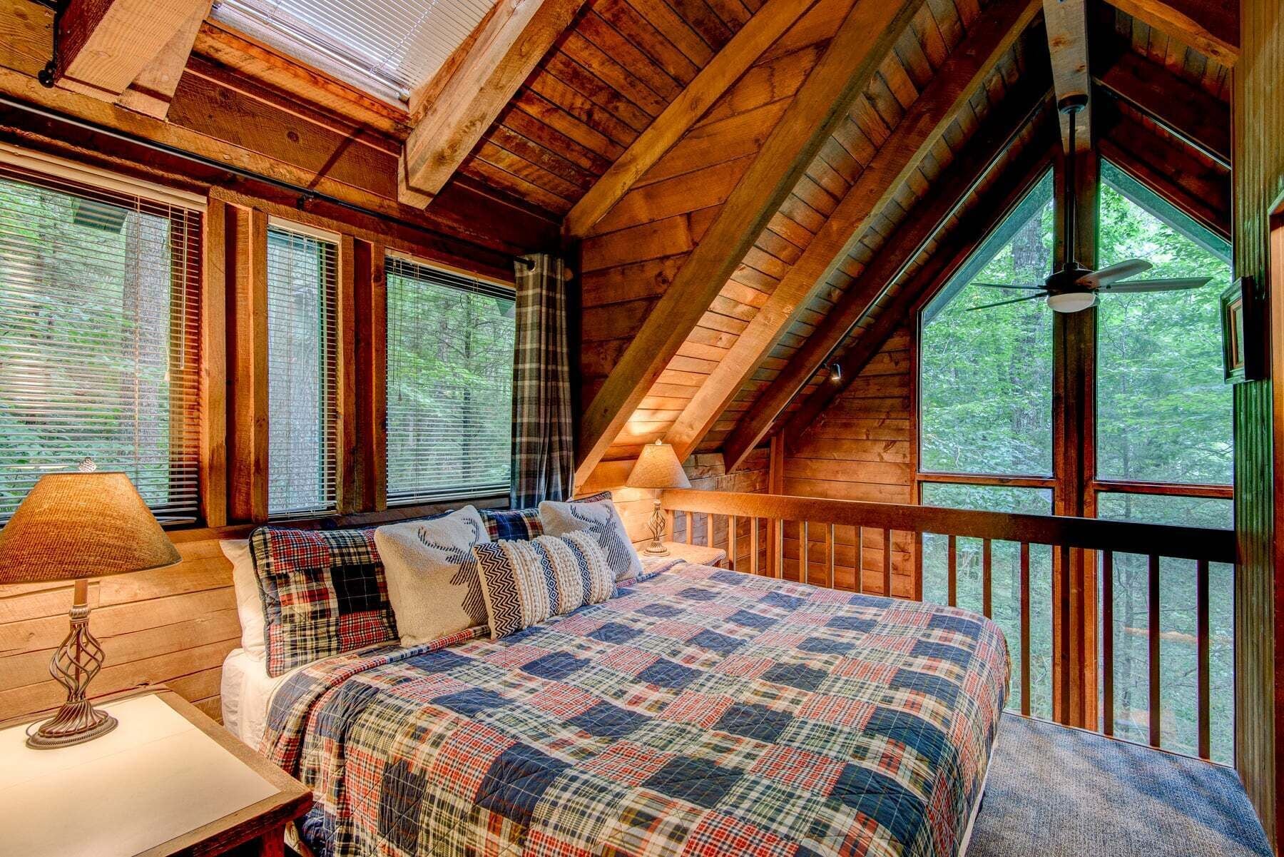 The Dog House - Romantic, Hot Tub, Creekside, Firepit Perfect Couples Getaway - Boone, NC