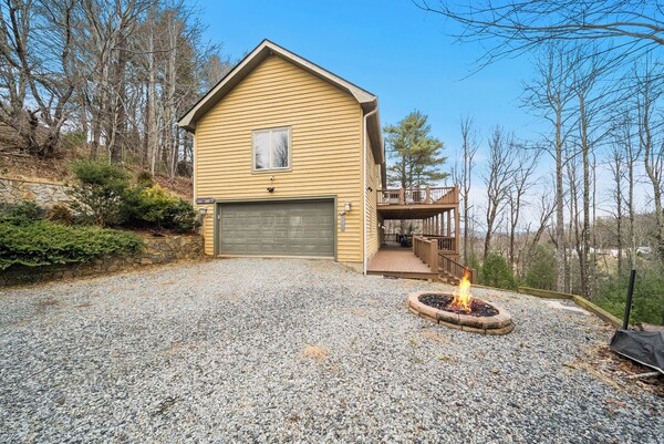 Blowing Rock Retreat With Hot Tub And Pool Table - Mountain Views - Boone, NC