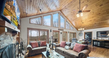 Blowing Rock Retreat With Hot Tub and Pool Table - Mountain Views