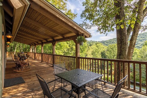 Moose Preserve - Cabin Near Valle Crucis With hot Tub, Pool Table, & Firepit