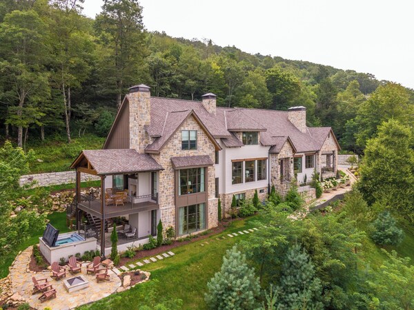 Antler Trail Lodge Uxury Awaits, Views, 4 King Suites, Firepit, Hot Tub - Boone, NC
