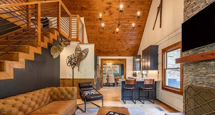 River Run Cabin - Watauga River in Valle Crucis With Firepit, Pet Friendly, Oversize Deck