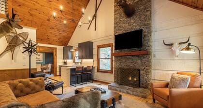 River Run Cabin - Watauga River in Valle Crucis With Firepit, Pet Friendly, Oversize Deck