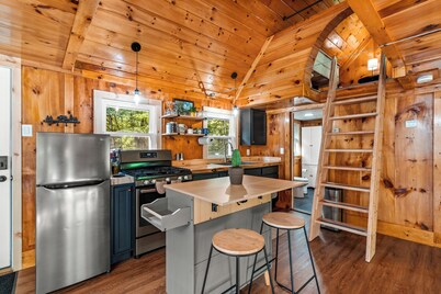 Brookside Cabin - Your Peaceful VT Off-Grid Escape