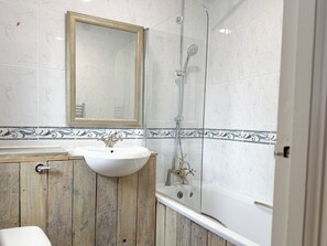 Hair dryer, towels, soap, toilet paper - The Conwy Nest (Hot Tub) (Llansanffraid Glan Conwy)