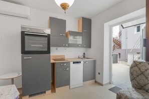 Refrigerador, horno, parrilla de estufa y lavavajillas 