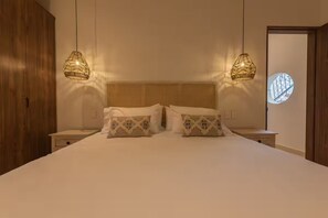 Tabla de planchar con plancha, wifi y ropa de cama 